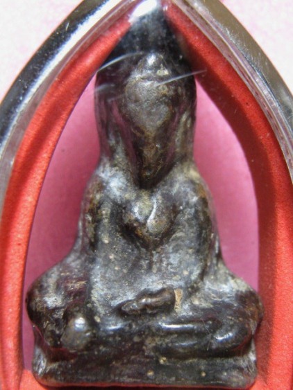 พระท่ากระดาน เนื้อตะกั่วสนิมแดง กรุวัดทุ่งสมอ พิมพ์เล็ก จ.กาญจนบุรี สภาพสวย