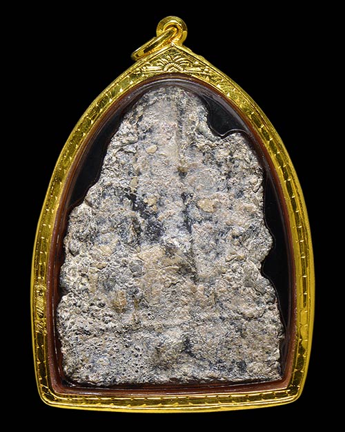 พระยอดขุนพล กรุปราสาทตาพรหม ประเทศกัมพูชา เนื้อตะกั่วสนิมแดง+เลี่ยมทองหนาหนา4.5กรัม+บัตรรับรองครับ