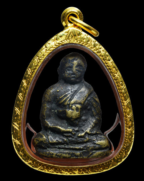 รูปหล่อออกวัดคอกหมู หลวงพ่อจง วัดหน้าต่างนอก จ.อยุธยา 2485 สวยสวย+เลี่ยมทอง+บัตรรับรองครับ