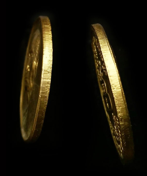 เคาะเดียว เหรียญวัดคลองทราย หลวงปู่หมุน  ปี 43 กะหลั่ยทองสภาพสวยมาก จมูกโด่งๆ