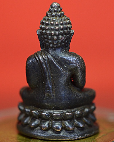 พระรูปหล่อก้นตอกโค็ด ๑ โค็ด ไม่ทราบที่