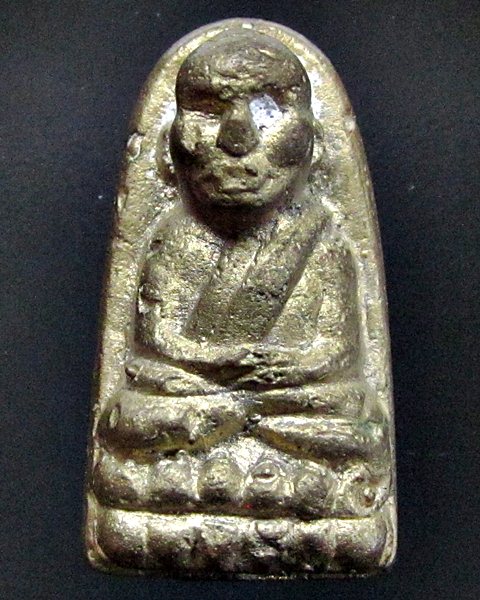 พระหลวงปู่ทวดเนื้อโลหะ หลังตอกโค๊ต