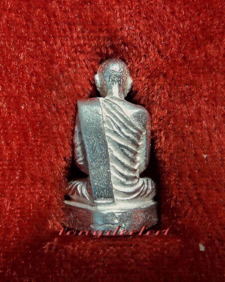 รูปหล่อสมเด็จพระญาณสังวร สมเด็จพระสังฆราช ที่ระลึกสร้างตึกโรงพยาบาลพหลฯ เนื้อเงิน สวยมากค่ะ