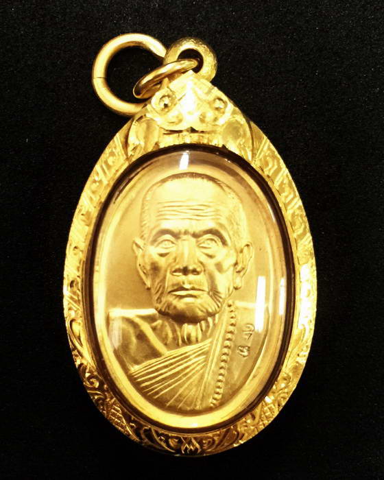 เหรียญหลวงปู่หมุน ฐิตสีโล พิมพ์เล็กหน้าใหญ่ ปี 2543 กะหลั่ยทอง ตอก 2 โค๊ด(พร้อมกรอบทอง)