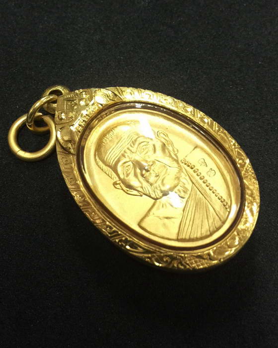 เหรียญหลวงปู่หมุน ฐิตสีโล พิมพ์เล็กหน้าใหญ่ ปี 2543 กะหลั่ยทอง ตอก 2 โค๊ด(พร้อมกรอบทอง)