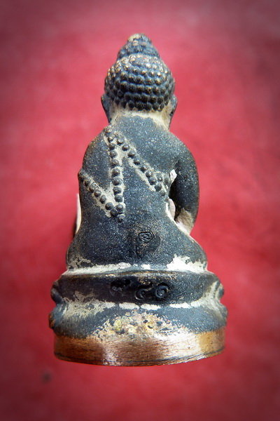 พระกริ่งชินบัญชรหัวใจหลวงปู่ทิม เนื้อนวะโลหะก้นทองแดง หมายเลข ๗๔๑