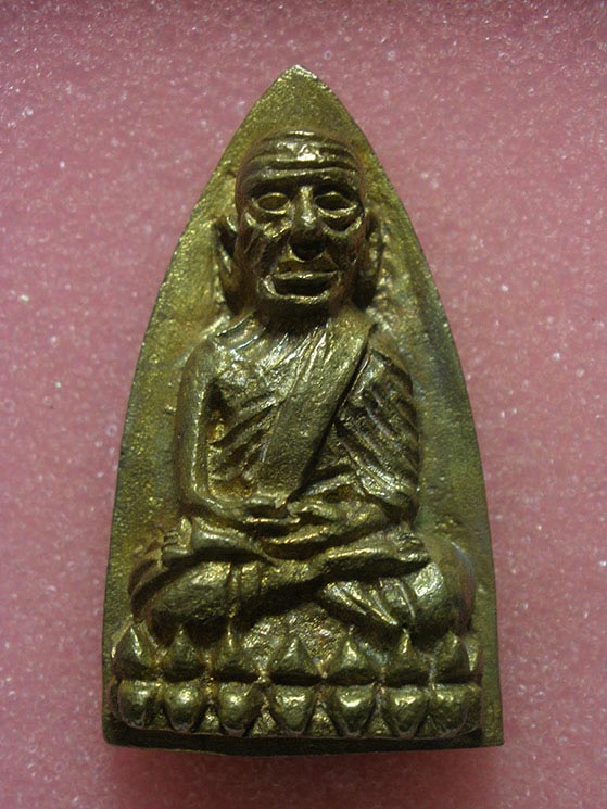 หลวงปู่ทวด หลังเตารีด พิมพ์ใหญ่ เนื้อทองทิพย์ รุ่นสร้างโรงพยาบาลโคกโพธิ์ ปี39