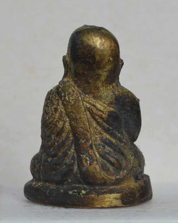 หลวงพ่อเงิน กองทุน 53 พิมพ์ขี้ตาเนื้อขันลงหินเทหล่อโบราณในพิธี หมายเลข 136