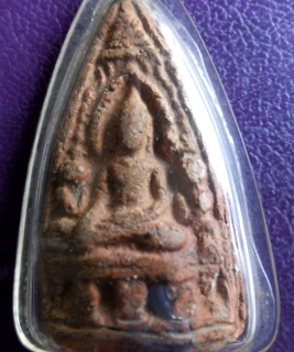 พระเลี่ยงกรุประตูลี้ ลำพูนเนื้อดินแร่ปนทราย