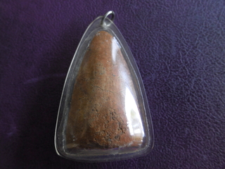 พระเลี่ยงกรุประตูลี้ ลำพูนเนื้อดินแร่ปนทราย