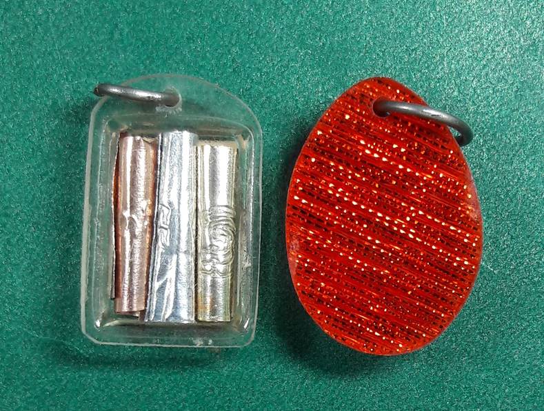 หลวงพ่อแพ วัดพิกุลทอง " รูปถ่าย หลังตะกรุด "