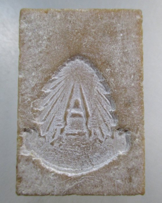 ๒๐ พระสมเด็จเนื้อผงน้ำมัน