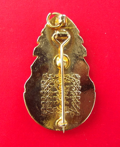 เข็มกลัด ชุบทองลงยา หลวงพ่อฤาษีลิงดำ ..ตัวหนังสือใหญ่บาง.....เคาะเดียว..