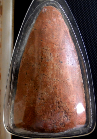 พระเลี่ยงกรุประตูลี้ ลำพูนเนื้อดินแร่ปนทราย