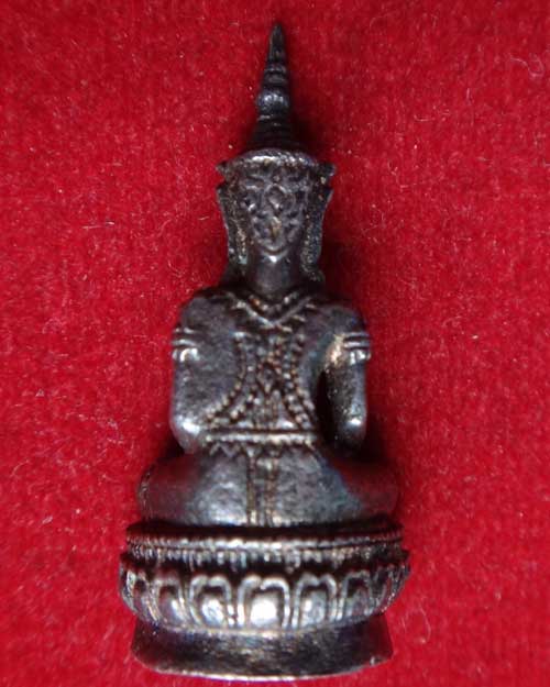 พระอยุทธยาทรงเครื่อง เนื้อนวะแก่เงิน 