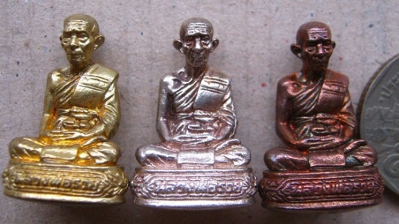 3องค์ 3เนื้อ ครบชุด รูปเหมือนหลวงพ่อรวย วัดตะโก จ อยุธยา ปี2554 เนื้อเงิน ทองแดง ทองเหลือง+กล่องเดิม