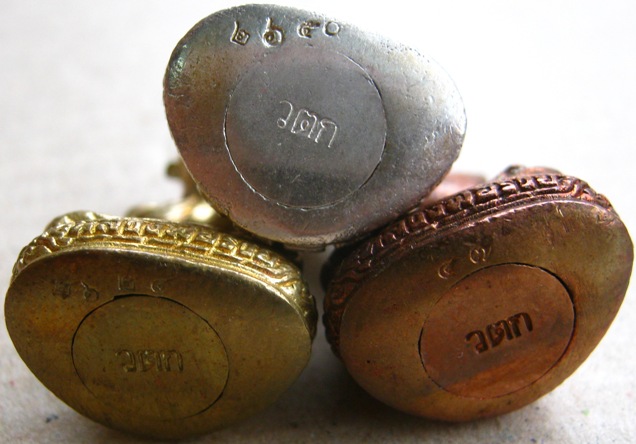 3องค์ 3เนื้อ ครบชุด รูปเหมือนหลวงพ่อรวย วัดตะโก จ อยุธยา ปี2554 เนื้อเงิน ทองแดง ทองเหลือง+กล่องเดิม