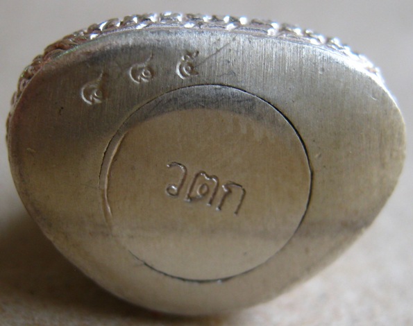 รูปเหมือนหลวงพ่อรวย วัดตะโก จ อยุธยา กฐินปี2554 เนื้อเงิน แยกชุดกรรมการ หมายเลข885 พร้อมกล่องเดิม 