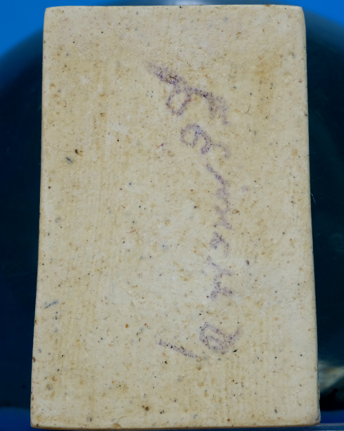 พระสมเด็จ วัดระฆังฯ รุ่น 108ปี เนื้อผง พิมพ์ใหญ่(Aเกือบลึก/ขอบพระหนา) ปี 2523 มีตรายางชัดมีกล่อง.ธ15