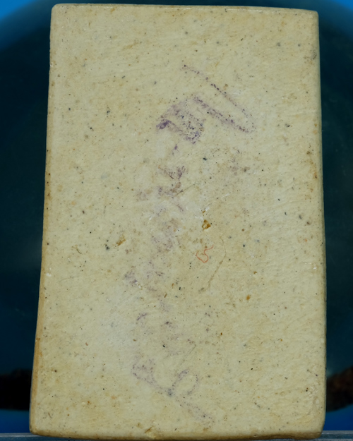 พระสมเด็จ วัดระฆังฯ รุ่น 108ปี เนื้อผง พิมพ์ใหญ่(A_/ปลายยอดเกศเอียง) ปี 2523 มีตรายางชัด มีกล่อง.ธ39