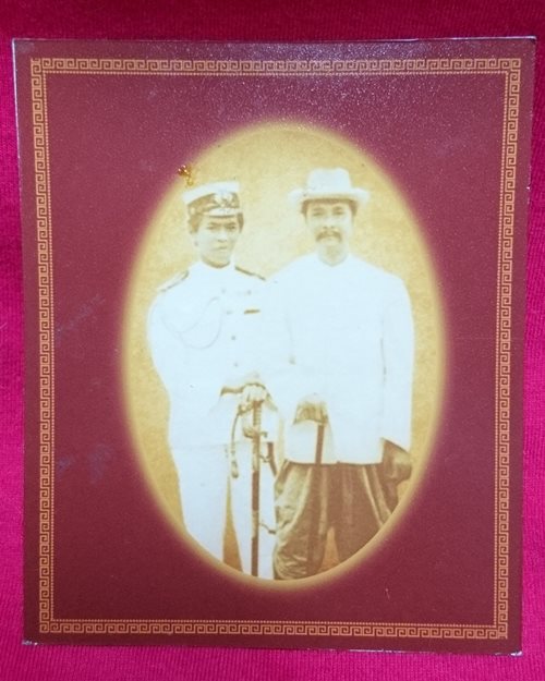 รูปกระดาษพิมพ์สีกรมหลวงชุมพร-ร.๕ (พิธีปลุกเสกที่พณิชยการพระนคร นางเลิ้ง กทม.)