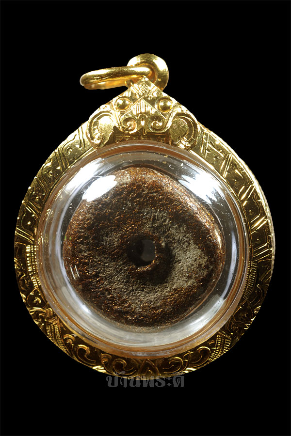 ลูกประคำหลวงปู่ทิม เลี่ยมจับขอบทอง พร้อมใช้ครับ