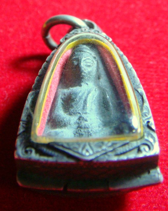 พระเชตุพนพิมพ์หน้าโหนก เนื้อชินเงิน จ.สุโขทัย