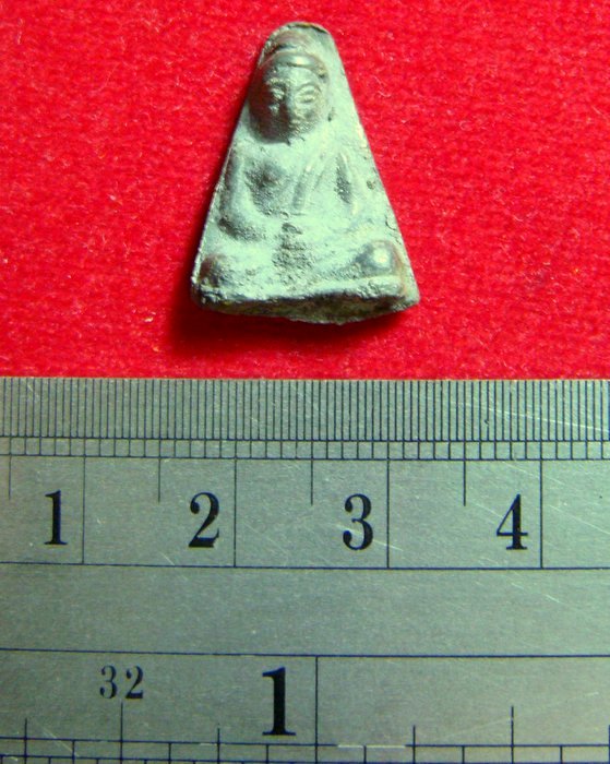 พระเชตุพนพิมพ์หน้าโหนก เนื้อชินเงิน จ.สุโขทัย