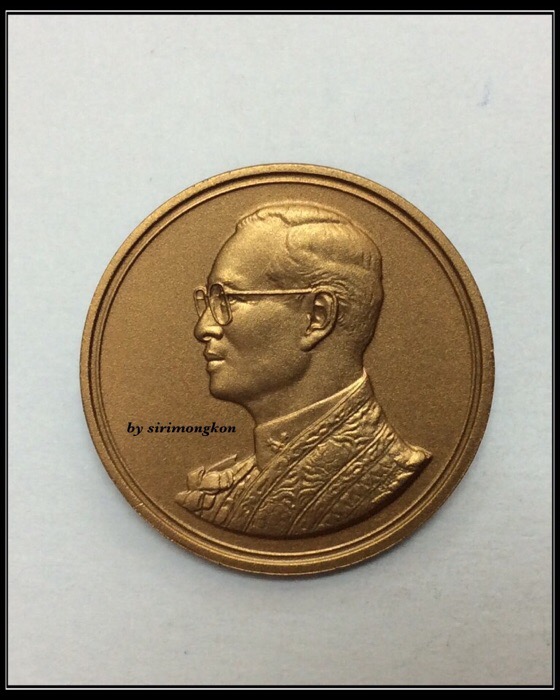 เหรียญในหลวง รัชกาลที่9 ที่ระลึกพระราชพิธีฉลองสิริราชสมบัติครบ 60ปี ปี49 เนื้อทองแดง ตลับเดิม