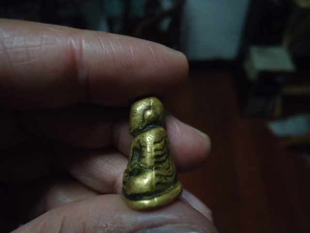 หลวงพ่อเงิน วัดห้วยเขน พิมพ์ใหญ่นิยม ราคาแบ่งปันครับ