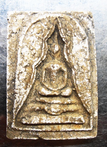 พระสมเด็จแหวกม่านหลังยันต์ หลวงปู่นาค ยุคต้น เก่าๆครับ