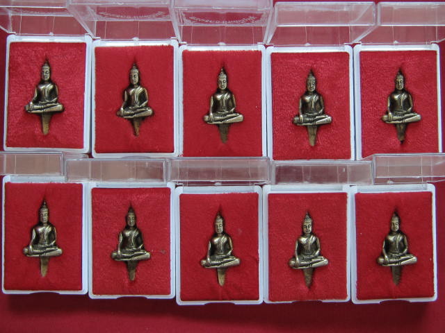 พระยอดธงโฆษปัญโญ รุ่นแรก ลป.คำ พันธ์ พิมพ์ใหญ่ เนื้อฆ้องเก่า ปี39