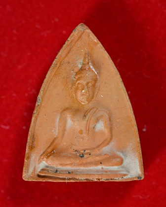 พระพุทธชินราชใบเสมาเนื้อดินเผาผสมผงเก่าและผงตะไบ ปี 15 พิธีมหาพุทธาภิเษกวัดพระศรีรัตนมหาธาติฯ 