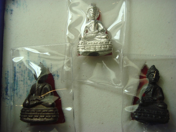 ชุดพระชัยวัฒน์ มงคลจินดา หลวงปู่แผ้ว  ปวโร 