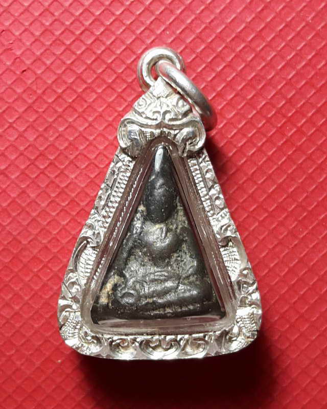 พระกำแพงหน้าโหนก กรุวัดบรมธาตุเลี่ยมเงินพร้อมใช้