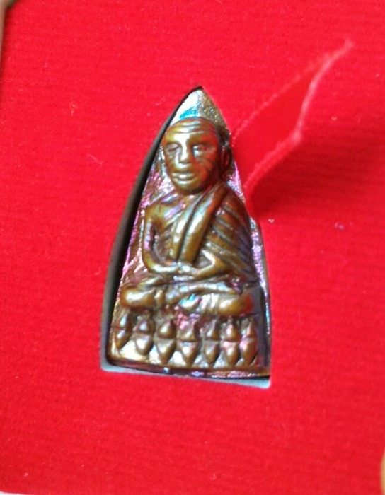 หลวงพ่อทวดวัดช้างให้รุ่น เสาร์ ๕ ปี 2560 พิมพ์เล็กหลังเตารีดเนื้อทองแดงสีรุ้งสวยๆ