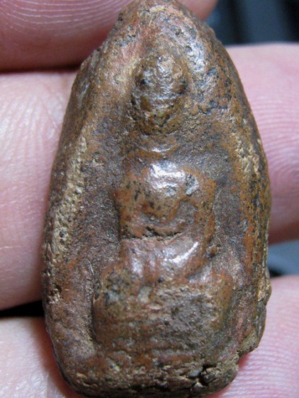 พระสรรค์นั่งไหล่ตรง พิมพ์เล็ก กรุท้ายย่าน เนื้อดิน จ.ชัยนาท มาพร้อมบัตรรับรองความแท้