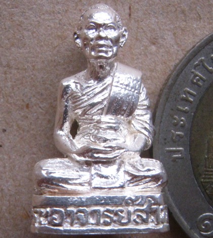 รูปเหมือน ฉลองครบ5รอบ หลวงพ่อสาคร วัดหนองกรับ ระยอง รุ่นชินบัญชร ปี2540 เนื้อเงิน โค้ดเลข ๕ +กล่อง