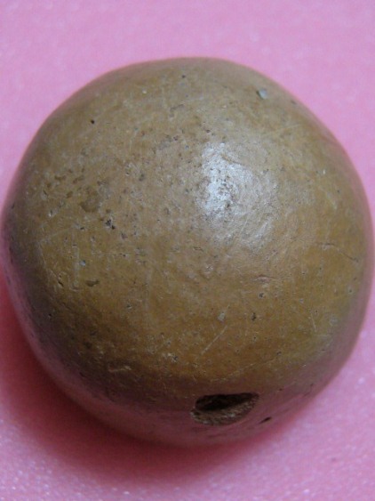 พระงบน้ำอ้อย เนื้อดิน พิมพ์อุกลาง กรุหนองแซง จ.สระบุรี สภาพพอใช้