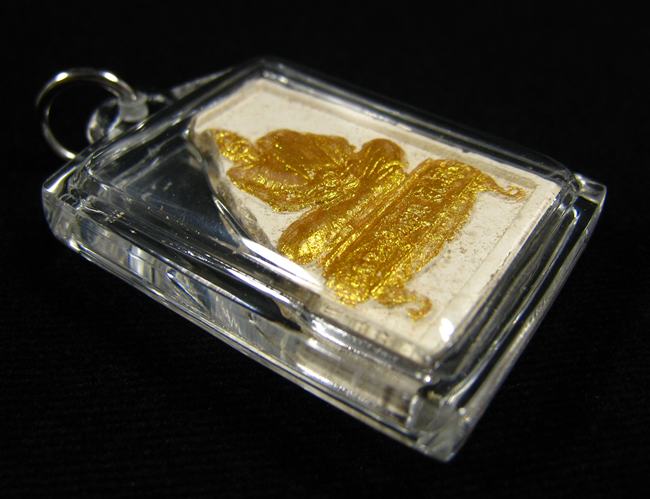 พระผงรูปเหมือนนั่งตั่งรุ่นแรก หลวงปู่หมุน ฐิตสีโล ผสมเกศา จีวร ชานหมาก ปี 2542 (20)