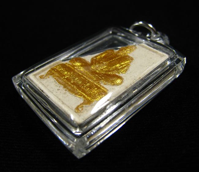 พระผงรูปเหมือนนั่งตั่งรุ่นแรก หลวงปู่หมุน ฐิตสีโล ผสมเกศา จีวร ชานหมาก ปี 2542 (20)