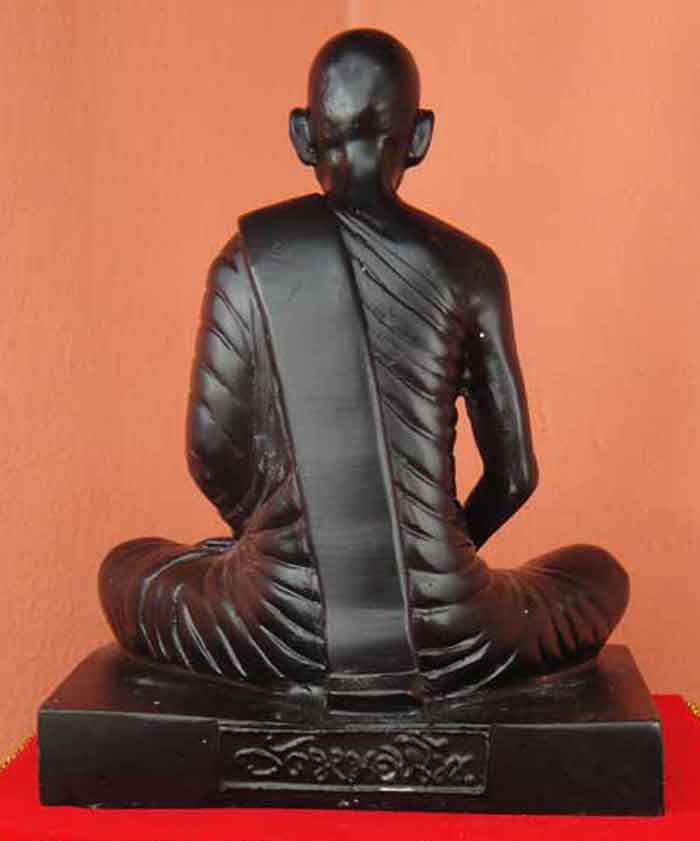 ของสวยมาแล้วจ้า ***เทพเจ้าแห่งเมืองสี่แคว***หลวงพ่อเดิม พุทธสโร พระบูชาขนาดหน้าตัก ๕.๕ นิ้ว สูง ๗.๕