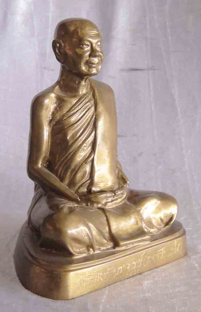 พระบูชารูปเหมือนหลวงพ่อจรัญ ฐิตธัมโม วันอัมพวัน จ.สิงห์บุรี หน้าตัก 5 นิ้ว ฐานอุดแผ่นยันต์