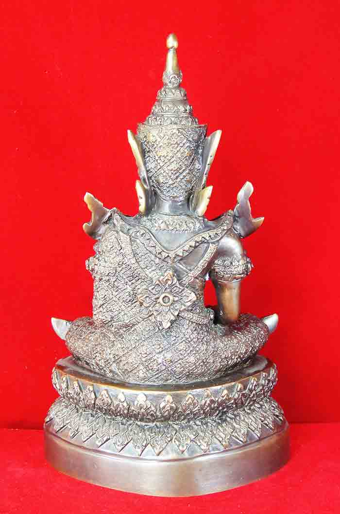 พระพุทธรูปปางสมาธิ ทรงเครื่อง ขนาดตั้งบูชาหน้าตัก 5 นิ้ว เนื้อโลหะ ขนาดความสูงองค์ 9.5 นิ้ว ฐาน 6 นิ
