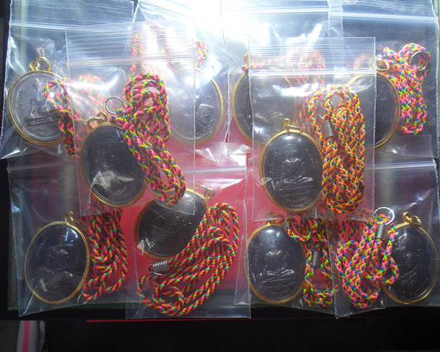 เหรียญหลวงพ่อจรัญหลังพระพุทธแก้วสารพัดนึก(หลวงพ่อดำ) วัดอัมพวัน สิงห์บุรี ชุด10องค์สุดคุ้ม