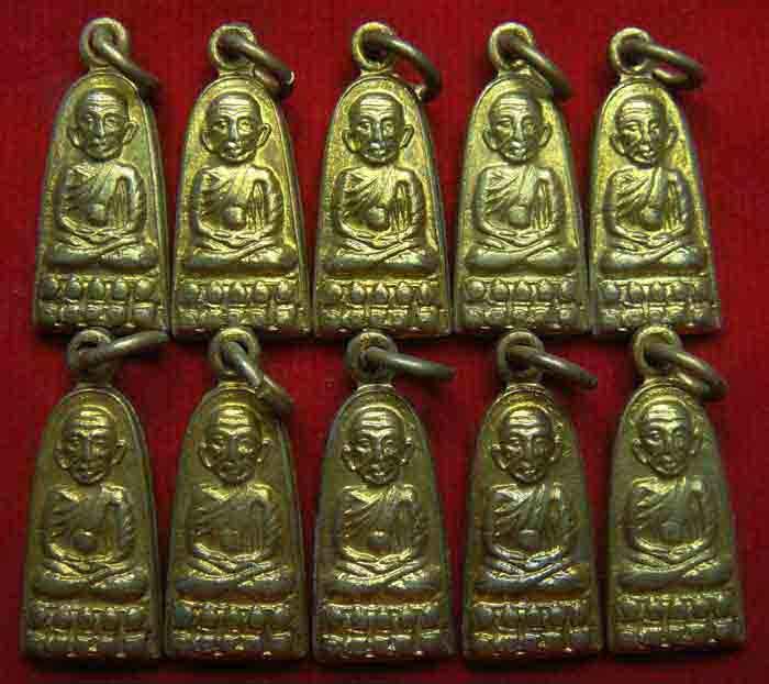 ***วัดใจเคาะเดียวแดง*** หลวงปู่ทวด วัดช้างไห้ ทะเลซุงพิมพ์เล็กบัวห้า กะไหล่ทอง ปี 08 ยกชุด10 องค์สวย