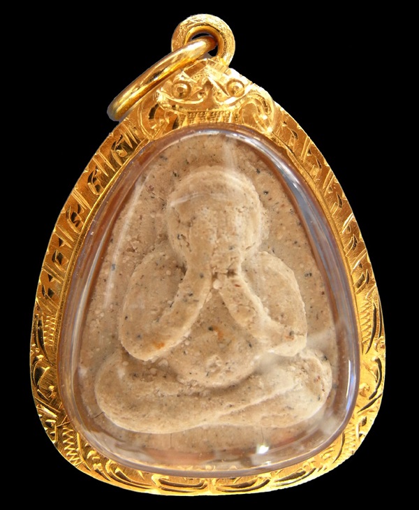 พระปิดตาหลวงปู่ทิม วัดระหารไร่ หลังยันต์ห้าพิมพ์ใหญ่ ฝังทับทิม(พลอยเสก) เนื้อผงพรายกุมาร ปี 2517