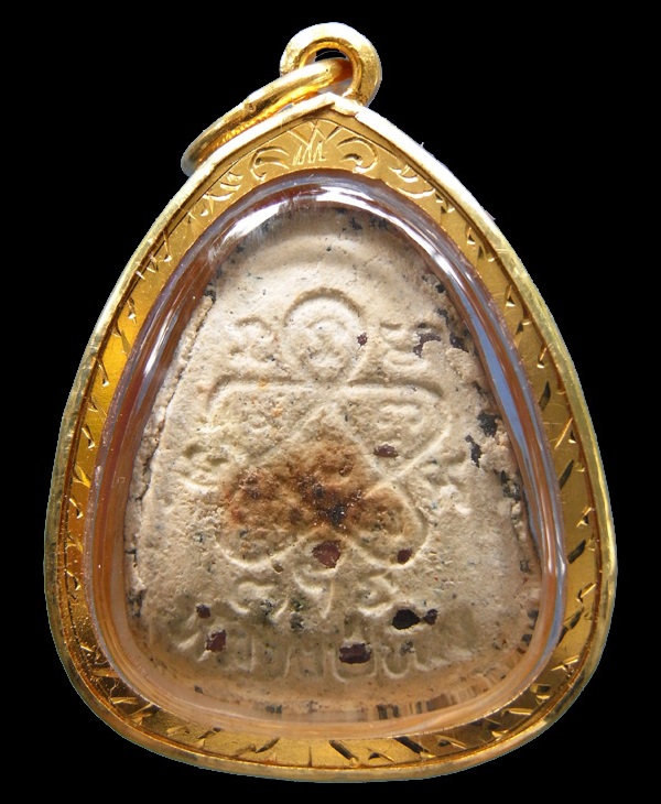 พระปิดตาหลวงปู่ทิม วัดระหารไร่ หลังยันต์ห้าพิมพ์ใหญ่ ฝังทับทิม(พลอยเสก) เนื้อผงพรายกุมาร ปี 2517