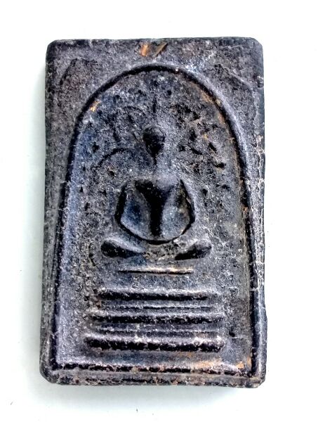 พระสมเด็จหลวงปู่นาคพิมพ์เทวดาปรกโพธิ์เนื้อผงใบลานสวยๆครับ