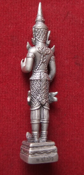 รูปหล่อพระสยามเทวาธิราช ล.ป.บัว อาจารย์แดง วัดไร่ปัตตานี้ มังคลาภิเษก ปี 2556 เนื้อโลหะชุบเงินรมดำซา